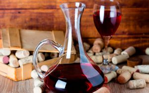 Come decantare il vino, decanter e altri strumenti