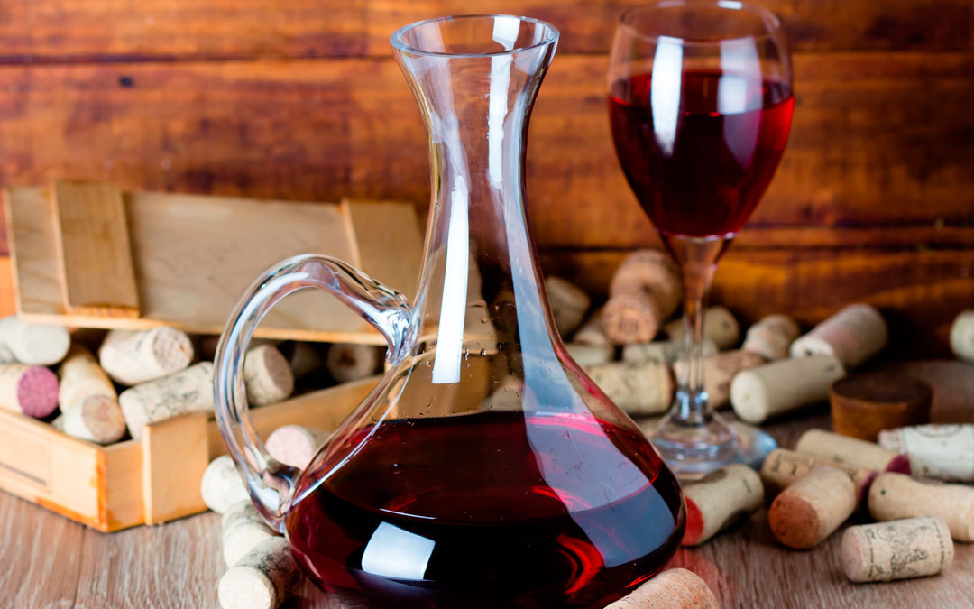 Come decantare il vino, decanter e altri strumenti