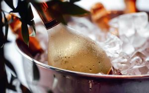 Secchiello del ghiaccio per il vino: come si chiama e perché è utile