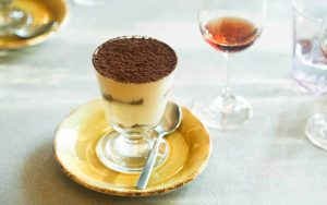 Qual è il vino da abbinare al tiramisù