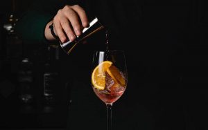 Come preparare un aperitivo con vino rosso