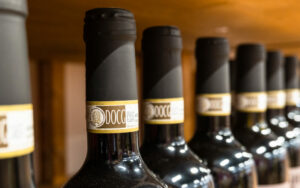 Come si riconosce una bottiglia contenente un vino docg, significato etichetta.