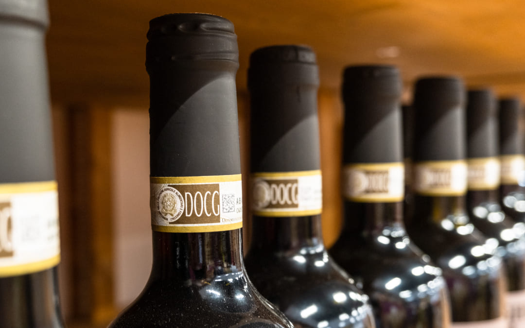 Come si riconosce una bottiglia contenente un vino DOCG?