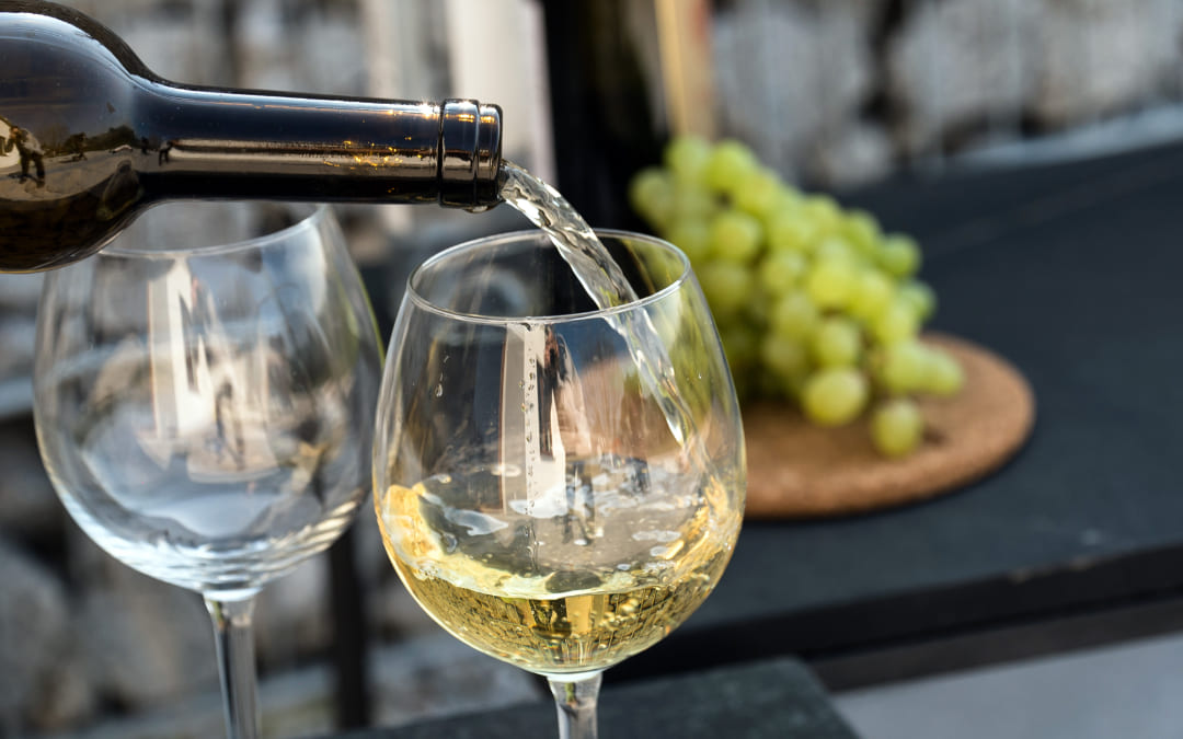 Quanto vino bianco si può bere al giorno? - Cantine di Dolianova