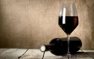 Perché il vino macchia la bottiglia? Sedimenti