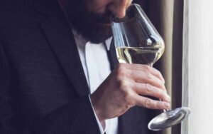 Come degustare un vino bianco e rosso, le fasi, analisi