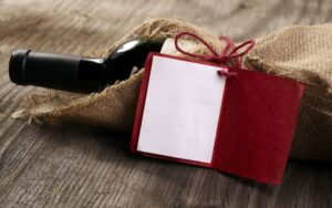 Idee per confezione regalo vino fai da te, come si regala una bottiglia