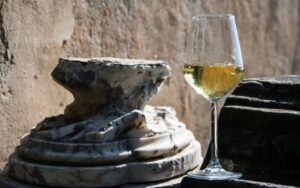 Come bevevano il vino i Romani, i metodi antichi