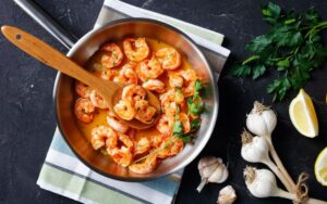 Ricetta gamberetti in padella con vino bianco