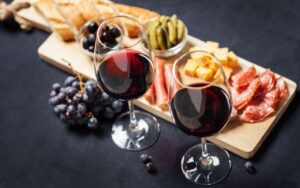 Idee di stuzzichini da abbinare al vino rosso