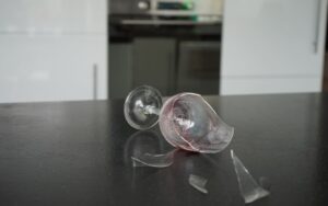 Dove buttare bicchieri di vetro e calici rotti