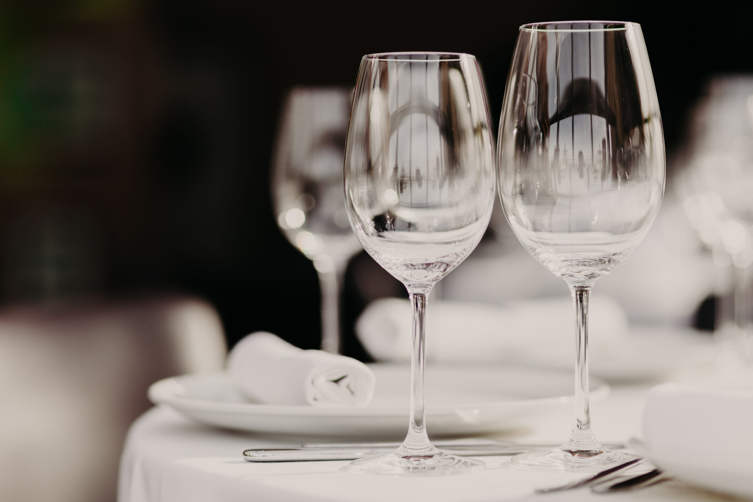 Qual è il bicchiere del vino e quello dell’acqua? - Cantine di Dolianova
