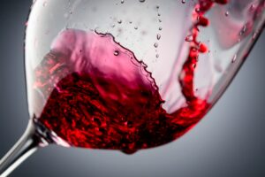 Salvagoccia per il vino: a cosa serve e come si usa?