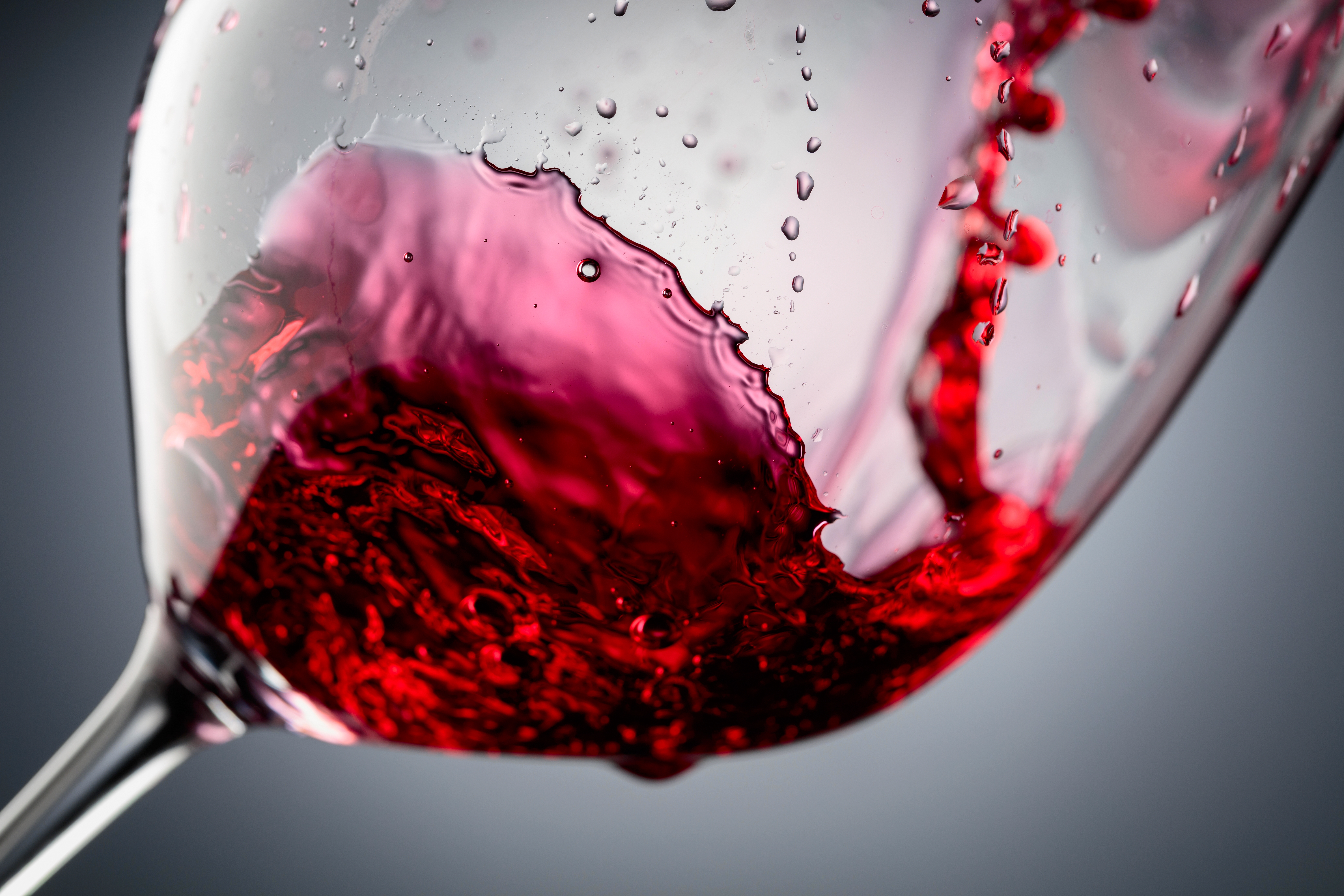 Salvagoccia per il vino: a cosa serve e come si usa?