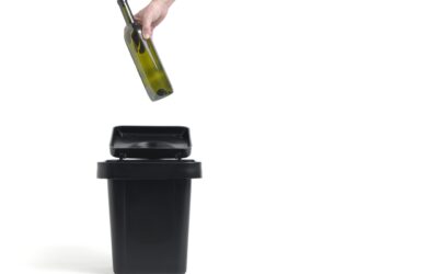 Dove si buttano le bottiglie di vino piene?