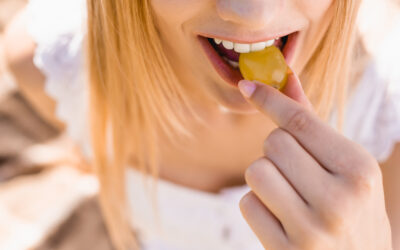 Come si mangia l’uva secondo il galateo?